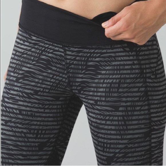 Lululemon Pace Rival Crop *Full-On Luxtreme size 4 - Picture 3 of 9